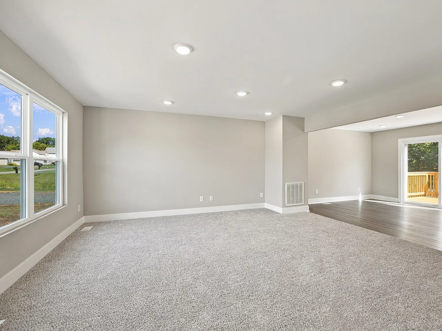 3 bed, 2.5 bath, 1833 sqft, $2,325 — Photo 2