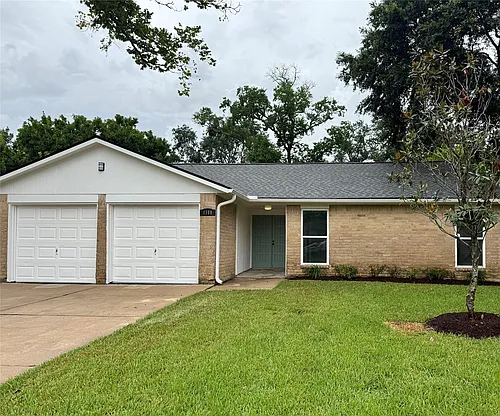 1100 N Heron Dr Photo 1
