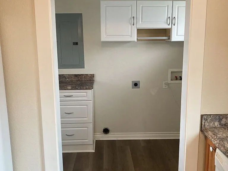 1020 NE 12th St — Photo 9
