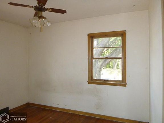 4th image of 211 Dillaway St