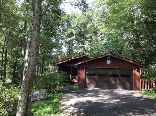 114 W End Dr, Hawley, PA 18428