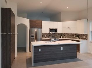 10889 NW 58th Ter, Doral, FL 33178