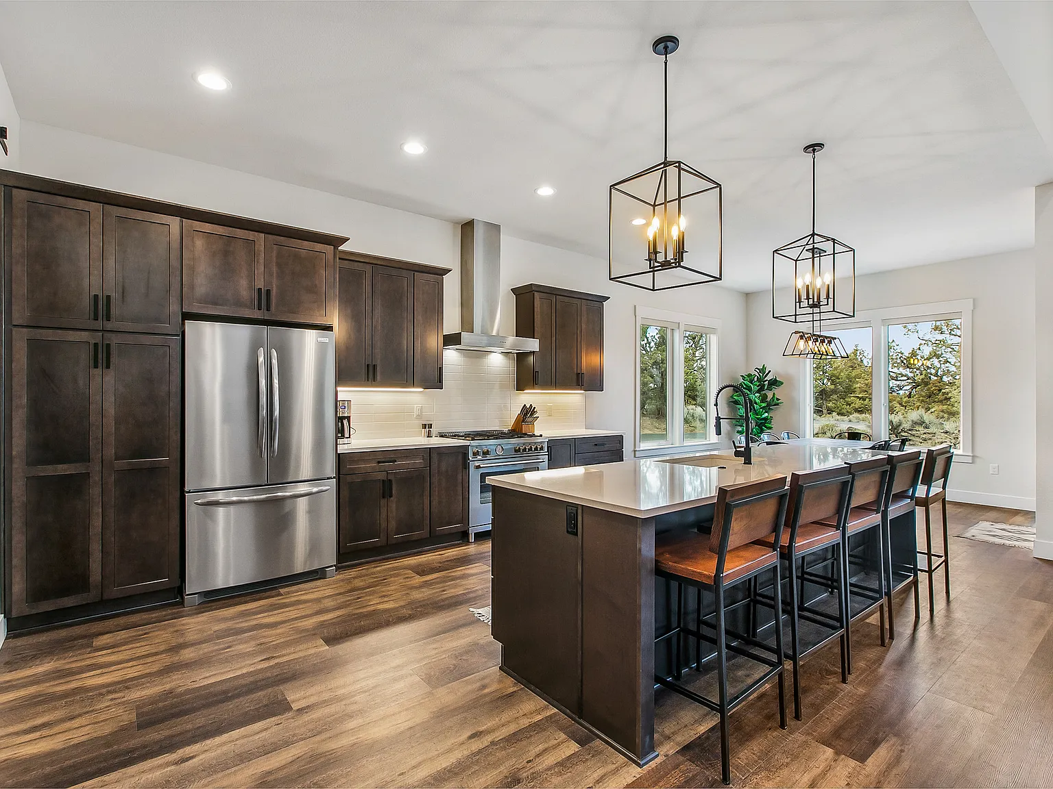 4 bed, 2.5 bath, 2916 sqft, $7,200 — Photo 3
