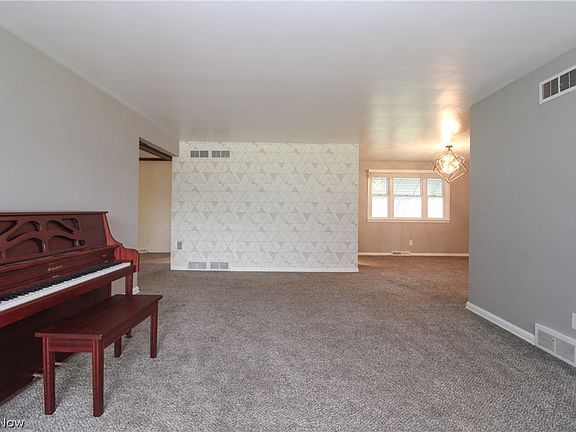 4th image of 2985 Heatherbrae Dr