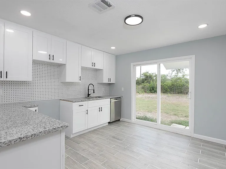 3205 Stallings Dr — Photo 17