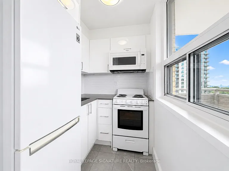 1500 Bathurst St #1201 — Photo 3