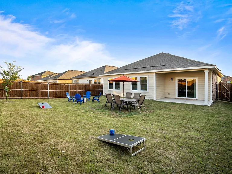 766 Camden Dr — Photo 45