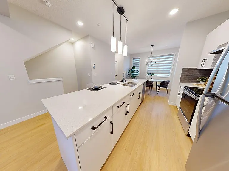 2035 Chalmers Way SW — Photo 5