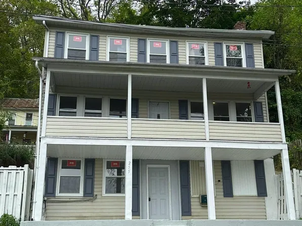 255 Hillside St, Everett, PA 15537