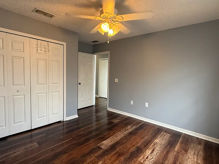 554 Bristol Cir — Photo 35