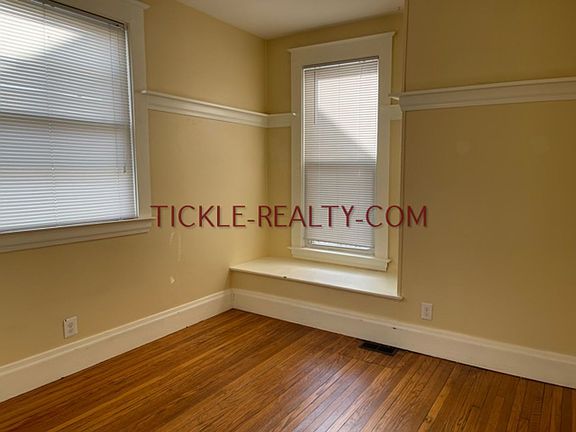 5th image of 35-37 Wellesley St #35