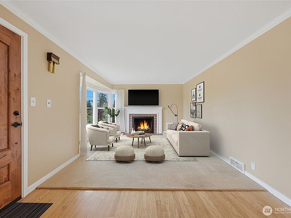3rd image of 3217 36th Avenue W