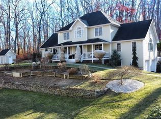 11 Kelly Ct, Sandy Hook, CT 06482