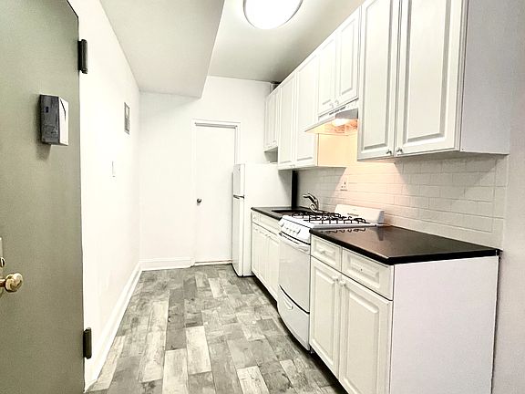 5th image of 281 W 11th St #Lc
