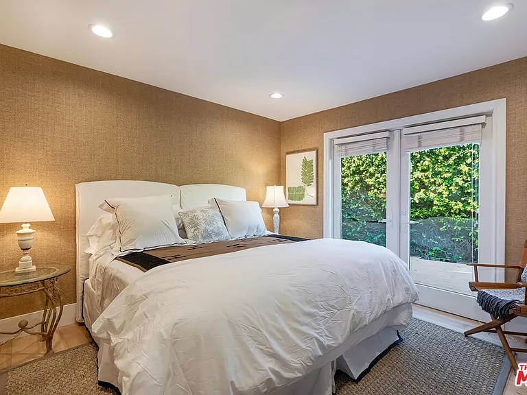 25129 Malibu Rd — Photo 37