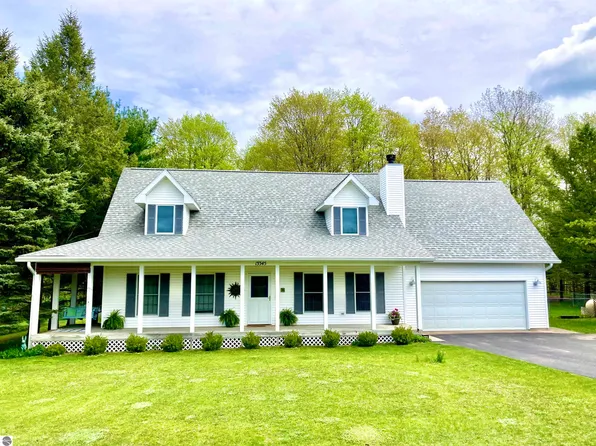 13345 S Martin Ln, Empire, MI 49630