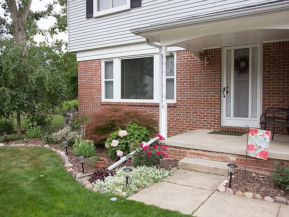 3rd image of 5798 Huntington Dr