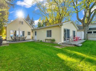 5718 Lakeshore Rd N, Palms, MI 48465