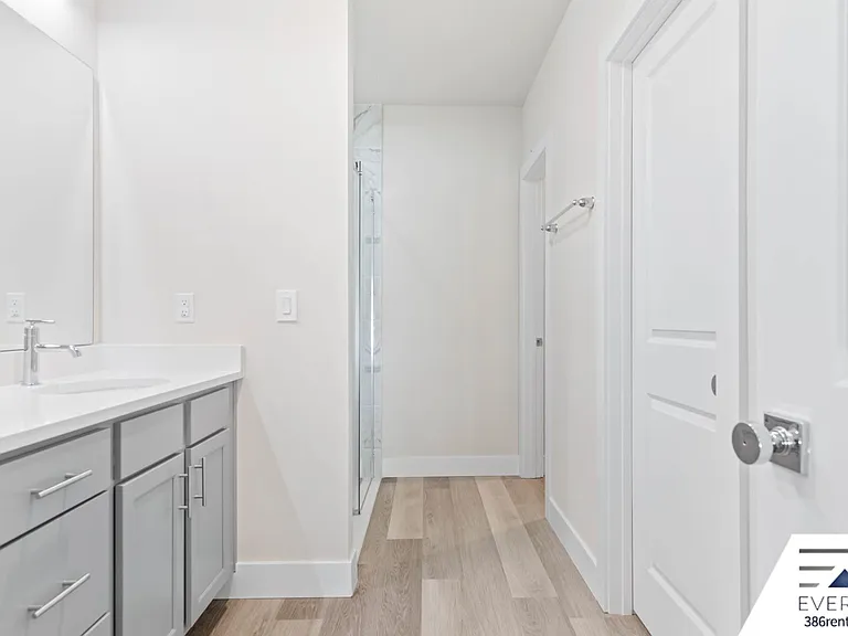 71 Point Of Woods Dr — Photo 19