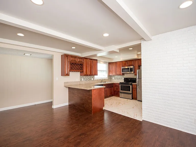 15412 Shasta Ln — Photo 6