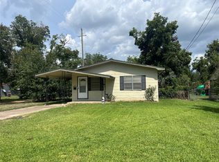 1002 Fowlkes St, Sealy, TX 77474