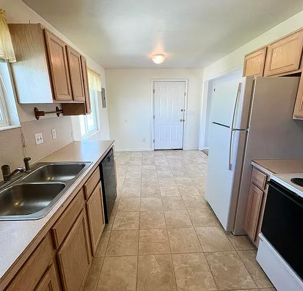 759 W 400 N #A — Photo 2