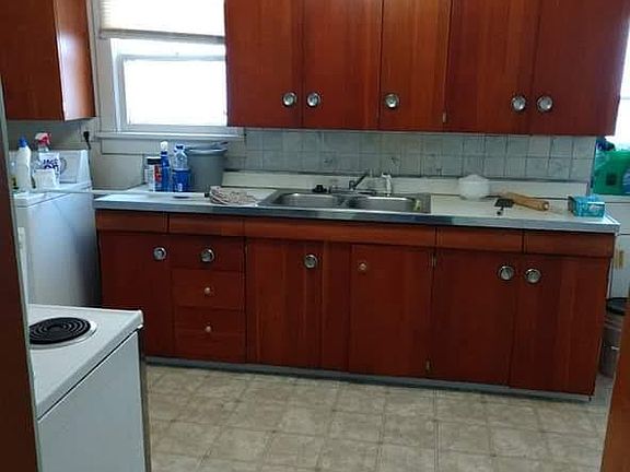 3rd image of 713 E Jefferson St