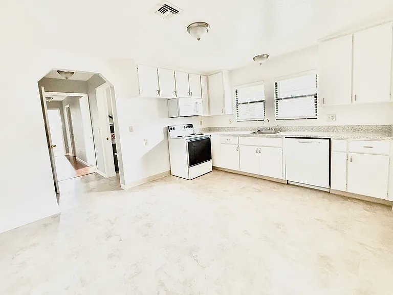 115 B St #115 — Photo 7