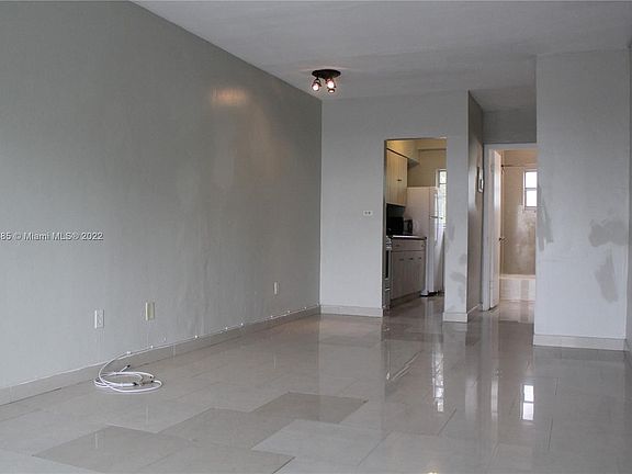 2nd image of 1685 Jefferson Ave APT 14