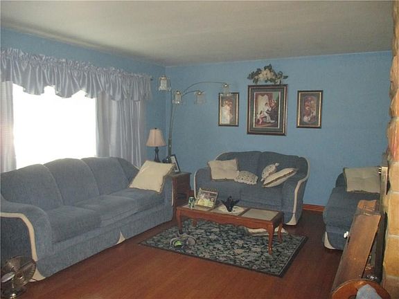 3rd image of 107 N East St