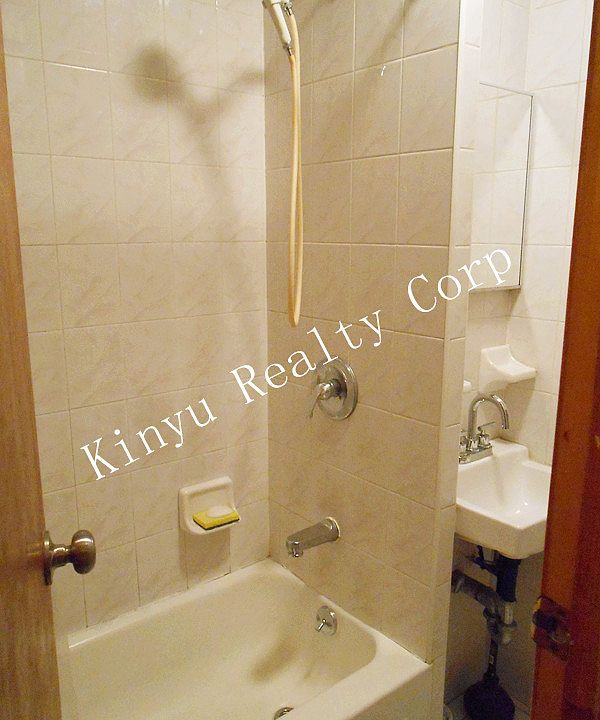 2nd image of 41 Essex St APT 3