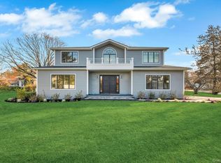 21 Overlook Ter, Roslyn Heights, NY 11577