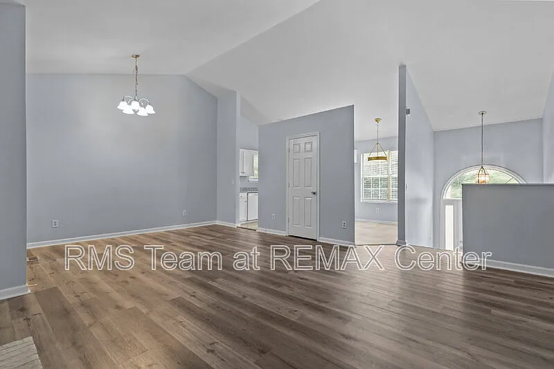 4 bed, 3.0 bath, 2088 sqft, $2,025 — Photo 4