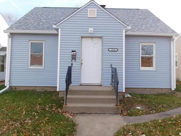 1928 2nd St, Moline, IL 61265