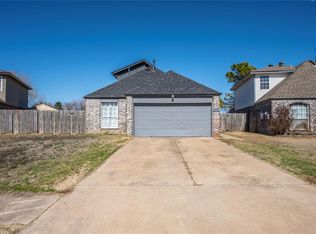 1607 SW 23rd St, Moore, OK 73170