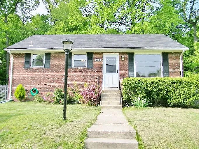 2130 Saranac St photo 1
