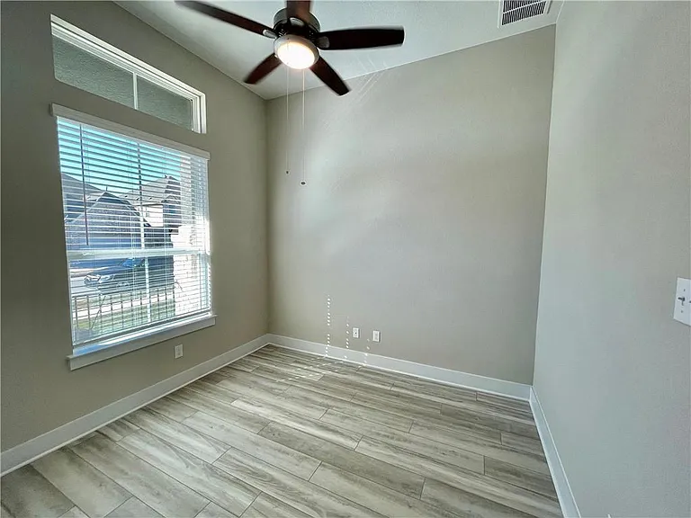 1117 Kerrwood Way — Photo 15