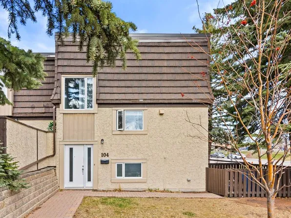 3130 S 66th Ave SW #104, Calgary, AB T3E 5K8