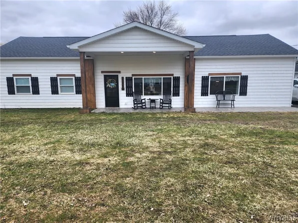 2295 Quaker Rd, Gasport, NY 14067