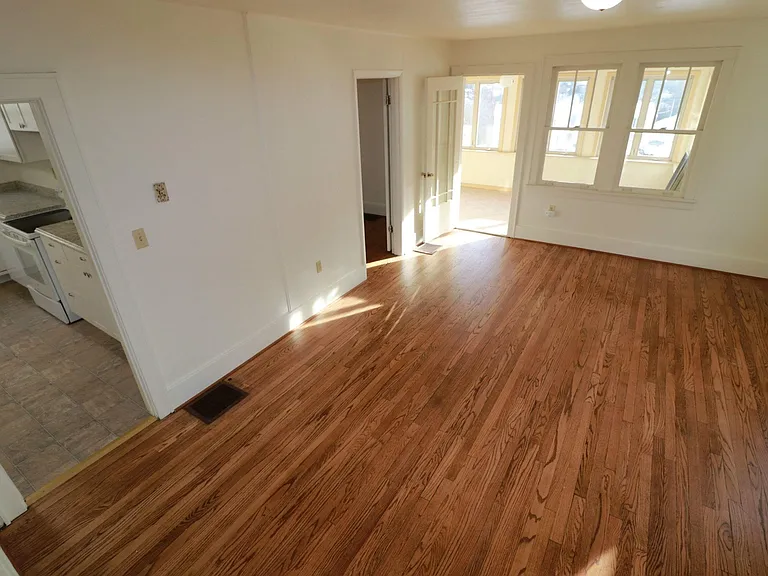 607 Junction St — Photo 9