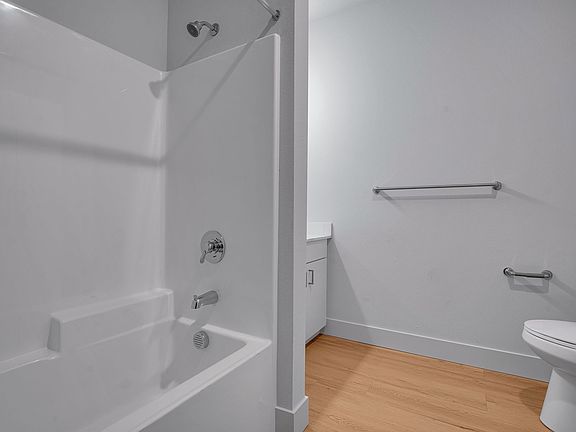 5th image of 210 N Woodson St #221-160101