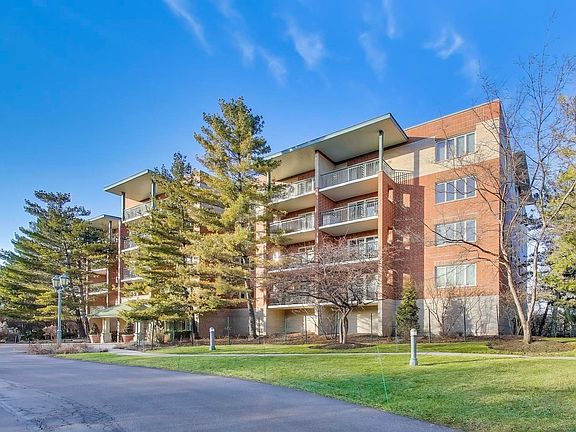 2nd image of 3940 W Bryn Mawr Ave APT 310