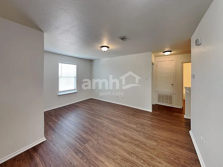 8802 Mission Mdw — Photo 9