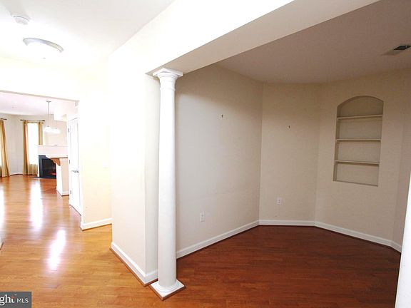 5th image of 600 Edelen Station Pl APT 205
