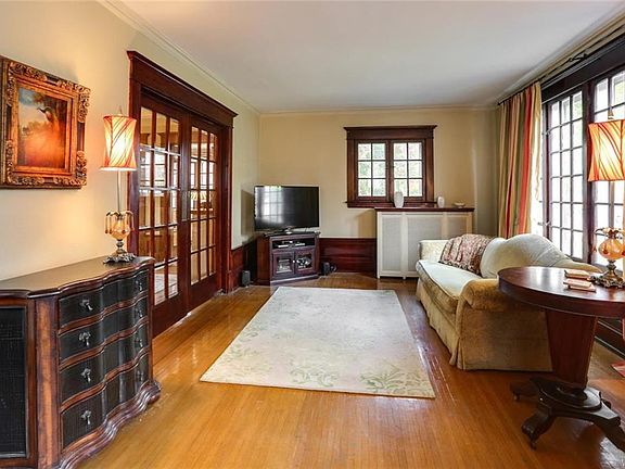 5th image of 234 Woodbridge Ave