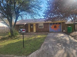 1714 Dover Dr, Gainesville, TX 76240