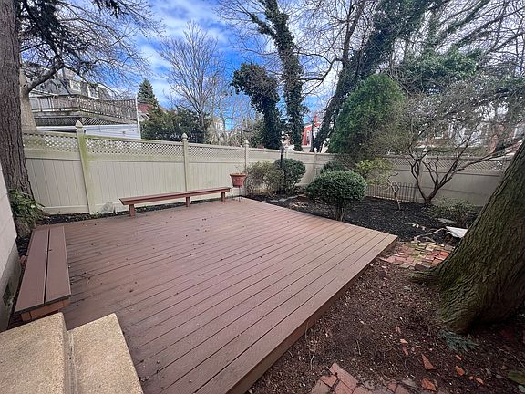 2nd image of 407 W 19th St