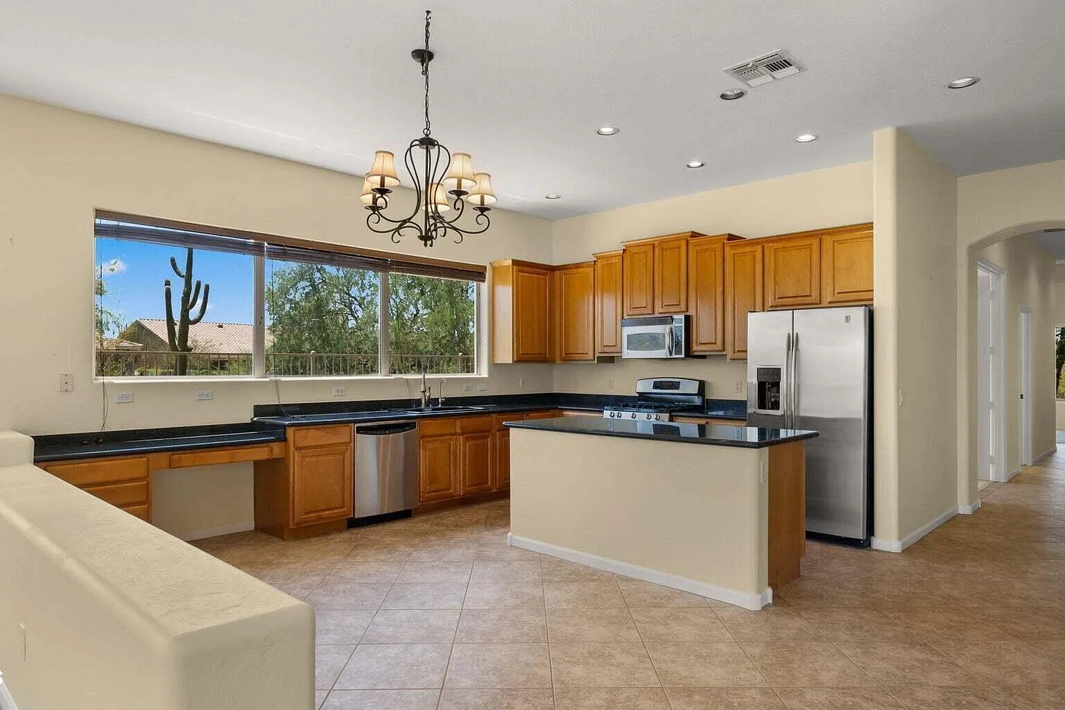 3 bed, 3.0 bath, 2864 sqft, $4,900 — Photo 3