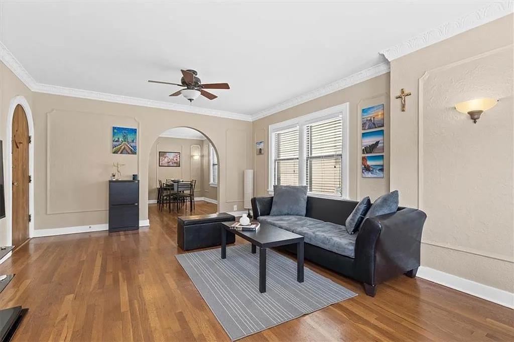 4500 Broadway St — Photo 4