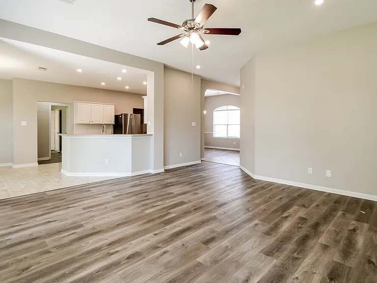 403 Cedar Lake Dr — Photo 3